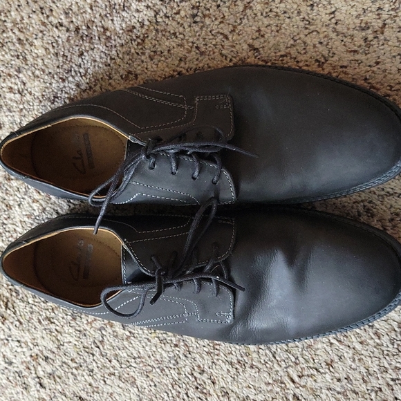 CLARKS Shoes - Picture 2 of 7